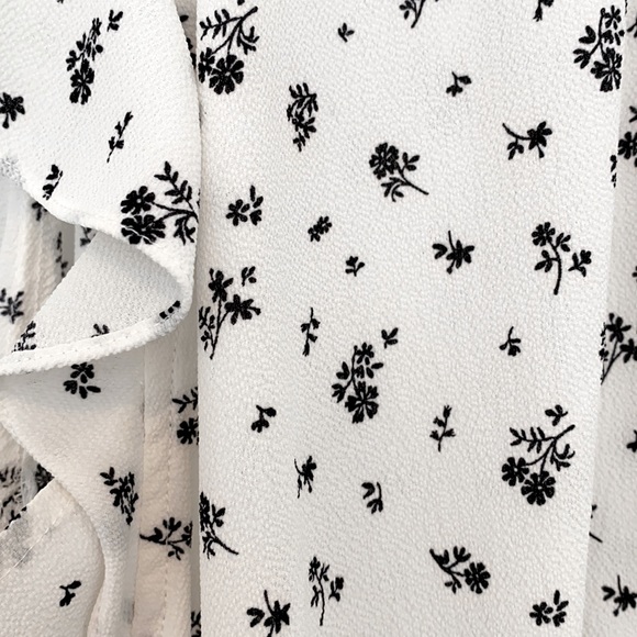 H&M ruffle sleeve drawstring dress - Picture 2 of 2